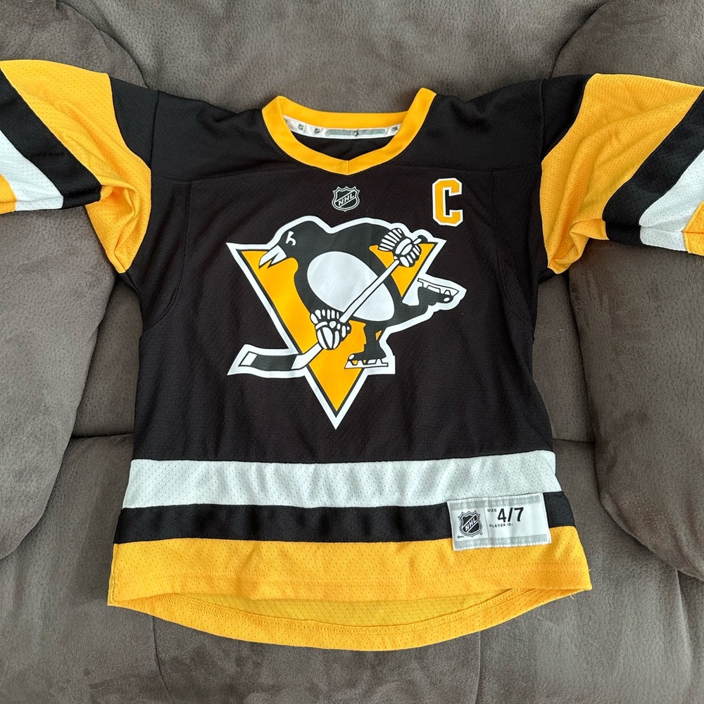 Like new youth Crosby jersey!